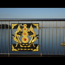 Nagas zieren selbst die Geländer der Promenade